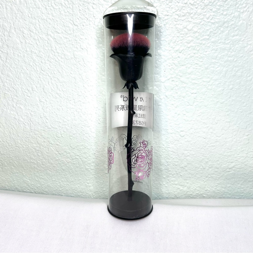Wet n Wild Rebel Rose Blush Brush - Picture 6 of 10